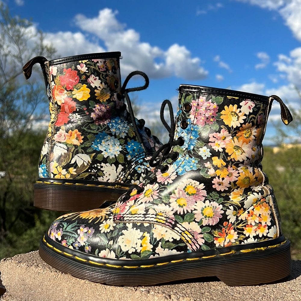 🏴󠁧󠁢󠁥󠁮󠁧󠁿 Dr. Martens MIE Sienna Miller Floral Boots UK 4 - Picture 3 of 17